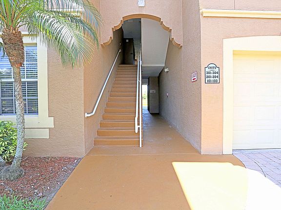 2nd image of 15630 Ocean Walk Cir APT 204