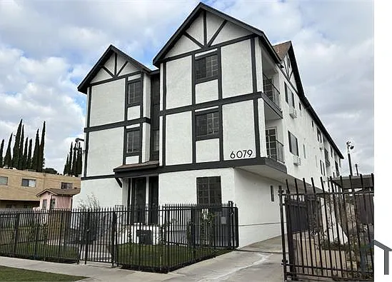 6079 La Prada St #STUDIO — Photo 10