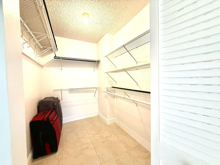 1000 Parkview Dr #316 — Photo 17