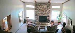 Great Rm w/17 ft ceiling