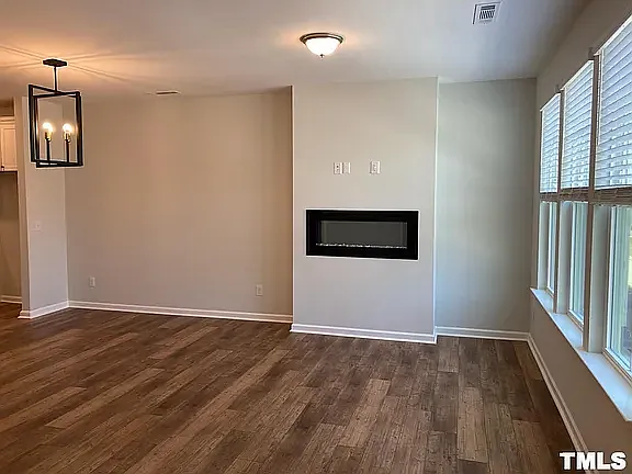 3 bed, 2.5 bath, 1700 sqft, $2,050 — Photo 3