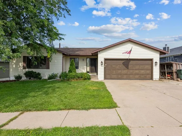 1758 29th St NW, Cedar Rapids, IA 52405