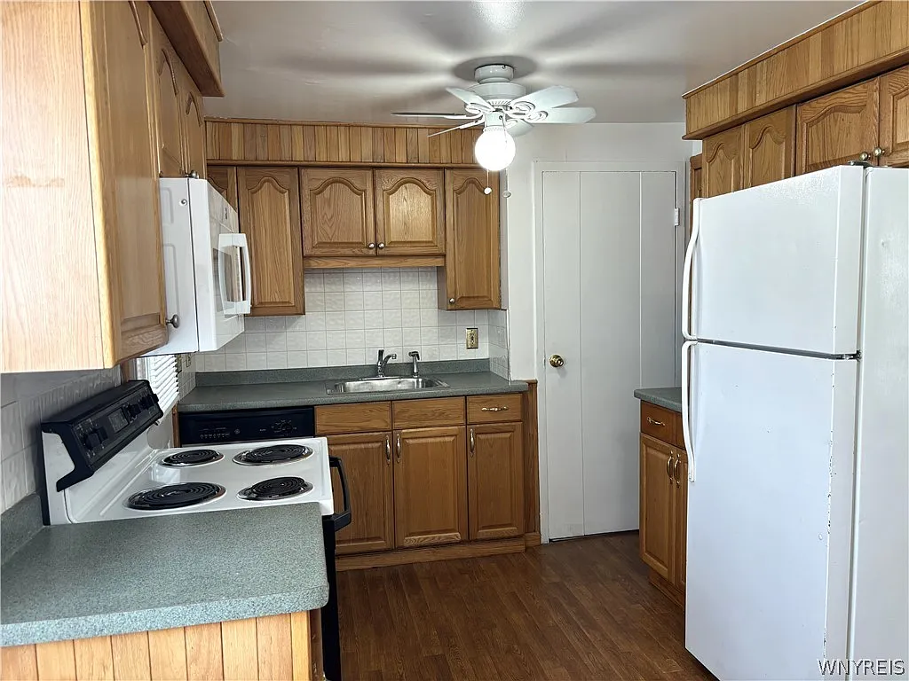2 bed, 1.0 bath, 780 sqft, $1,250 — Photo 2