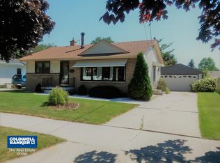 713 S 30th St, Manitowoc, WI 54220