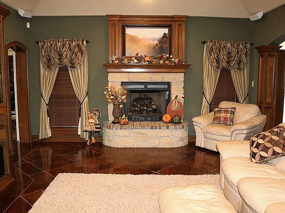 5th image of 907 Beaver Lake Dr
