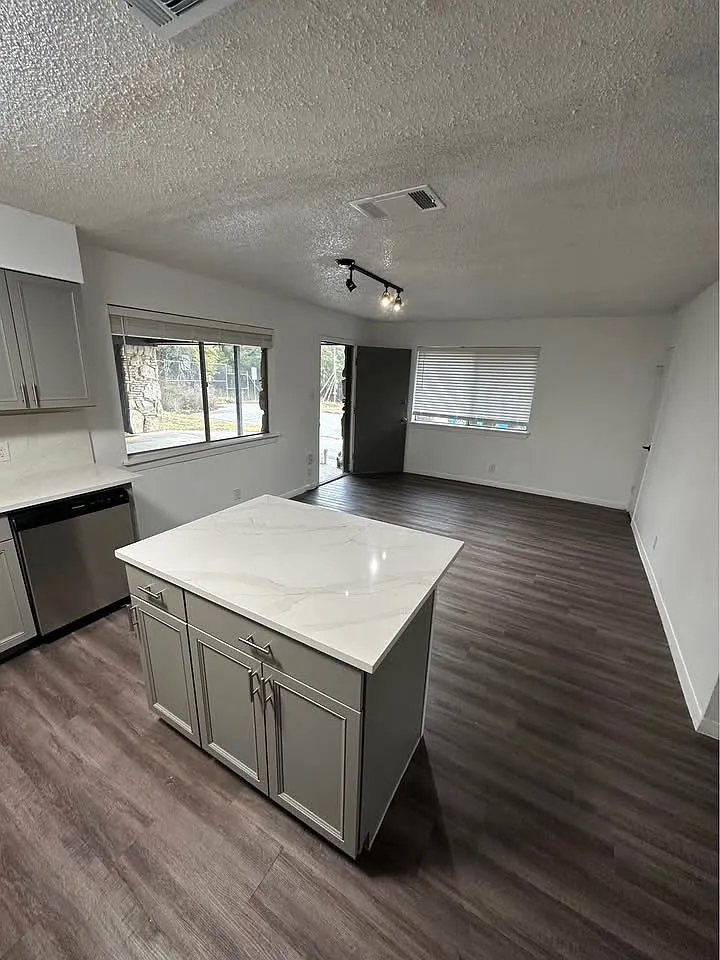1 bed, 750 sqft, $1,650 — Photo 2