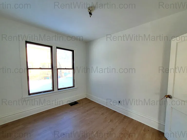 824 Logan Ave — Photo 8