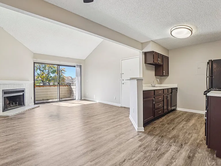 Deer Crest Apartments — Photo 8