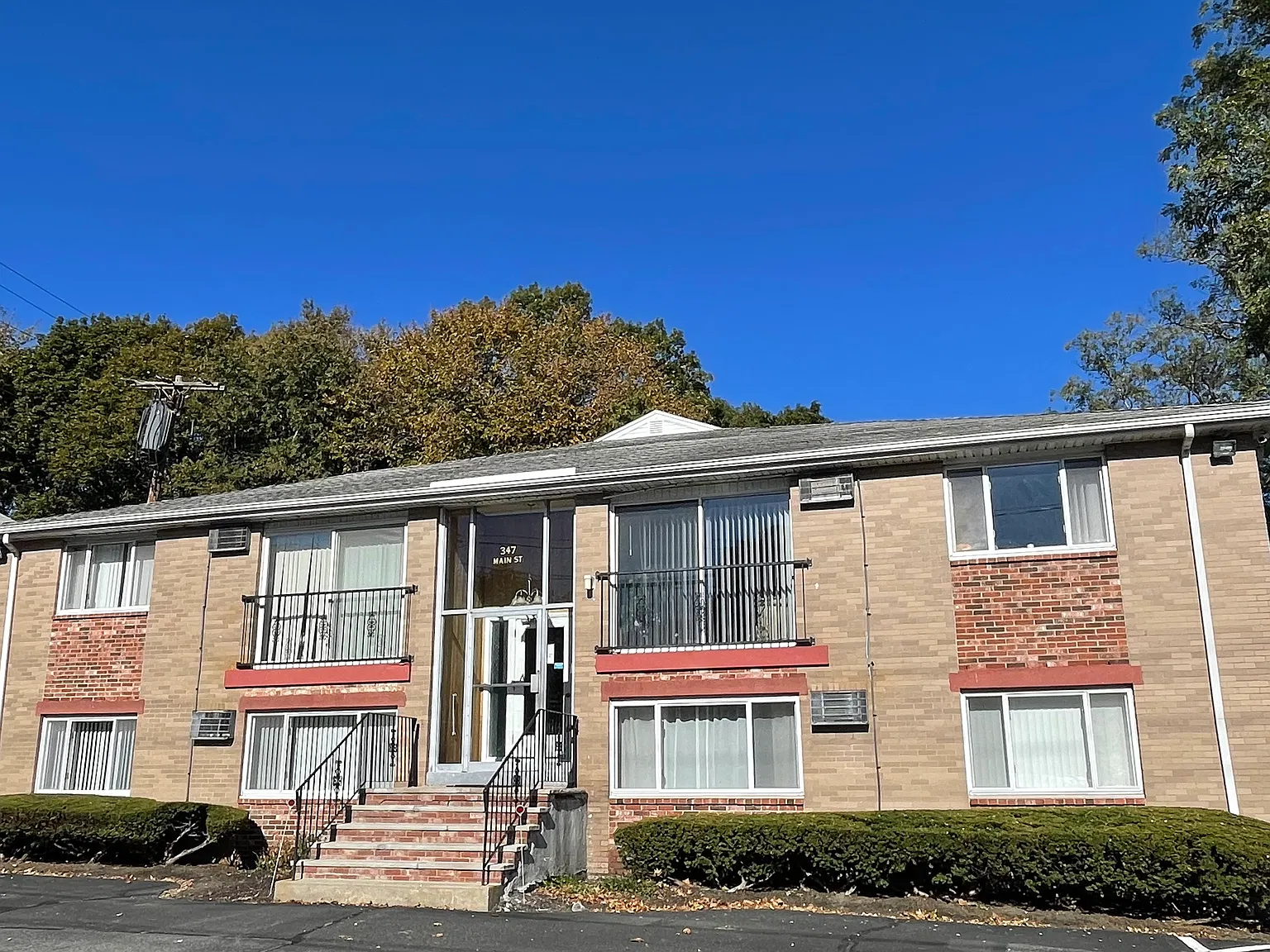 2 bed, 700 sqft, $2,300 — Photo 1