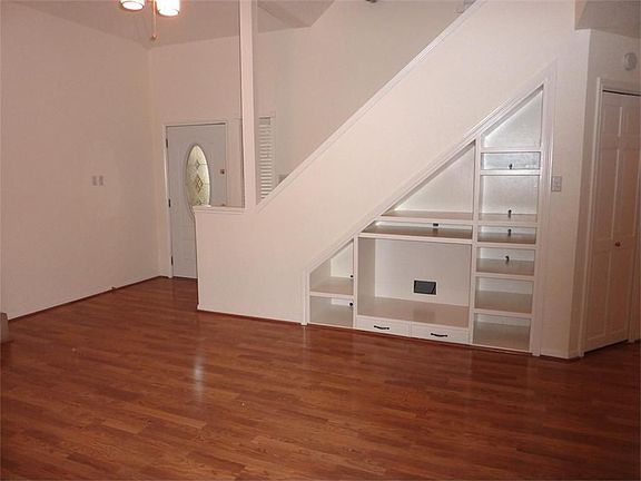 Great Built in Area in the Den