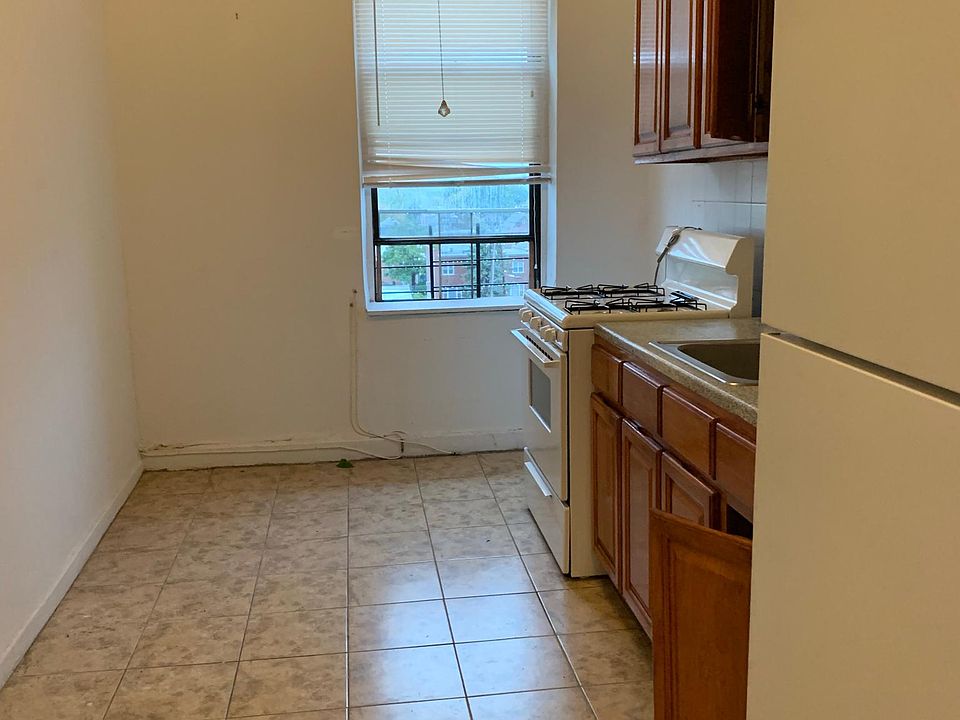 1st image of 2565 Colden Ave APT 5A