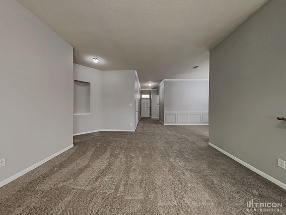3rd image of 973 Oak Terrace Dr