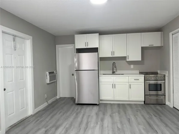 501 SE 23rd St #12, Fort Lauderdale, FL 33316