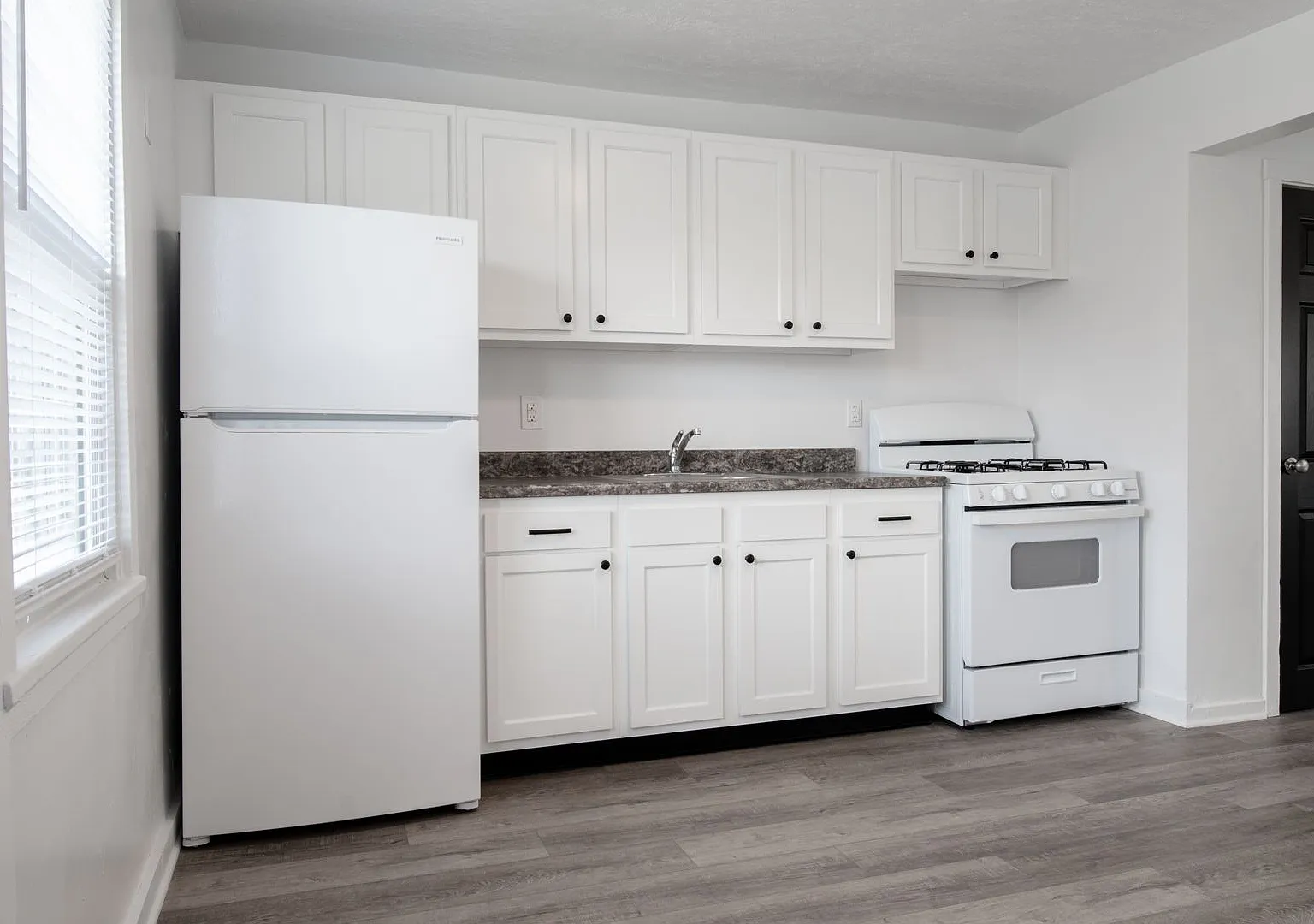 3BR Townhome in Scenic Hills Apply Now! — Photo 2