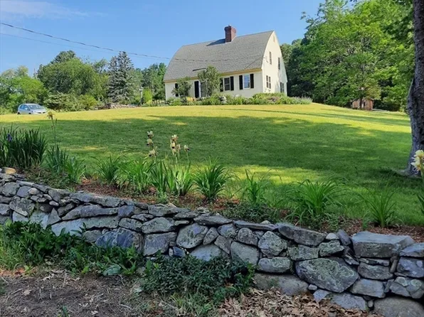 699 Martins Pond Rd, Groton, MA 01450