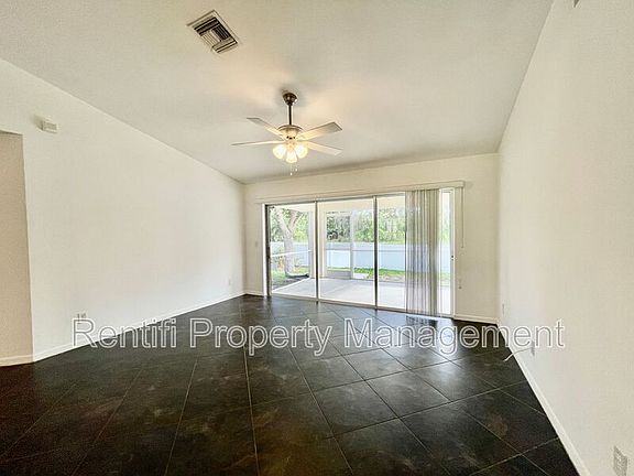 5th image of 429 Hedgewood St