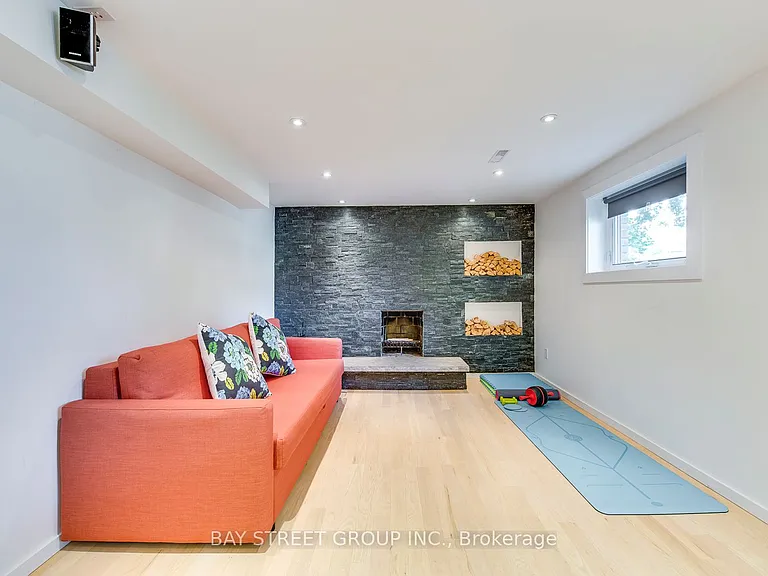 1238 Landfair Cres — Photo 29