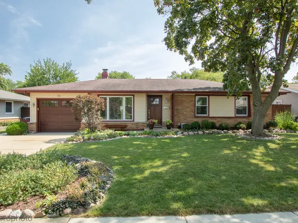 781 Penrith Ave, Elk Grove Village, IL 60007