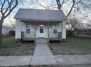 507 S 3rd St, Iola, KS 66749