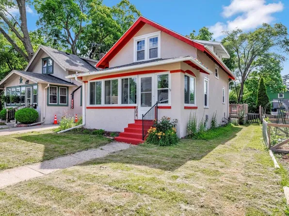 204 South West AVENUE, Waukesha, WI 53186