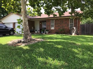 1045 NW 9th St, Moore, OK 73160