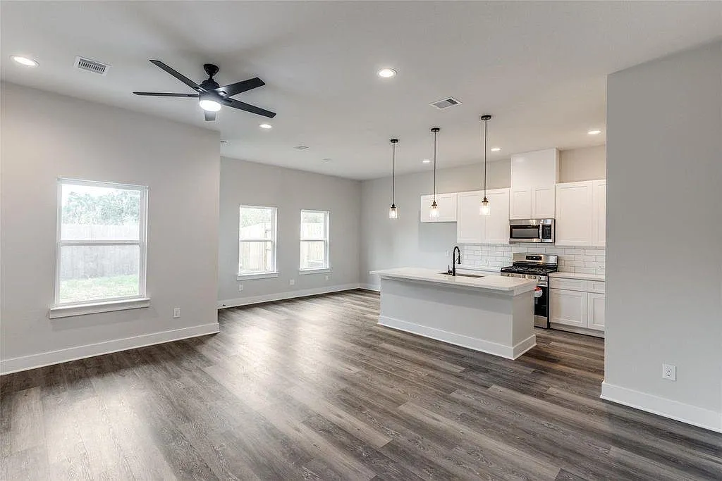 3 bed, 2.5 bath, 1512 sqft, $2,200 — Photo 2