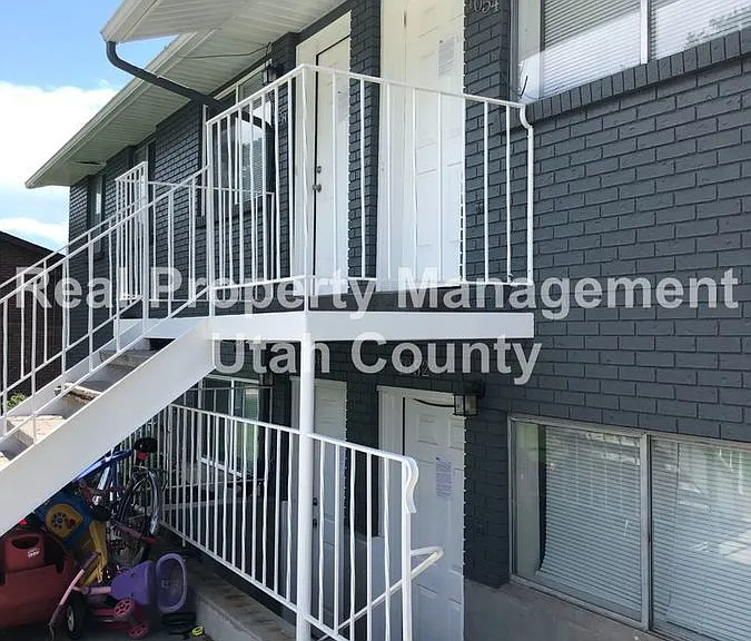 1054 S Ellen Cir — Photo 2