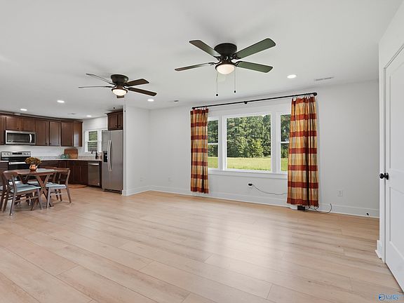 4th image of 430 Johnson Ave