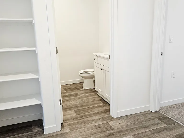 8105 Wandesford Dr — Photo 12