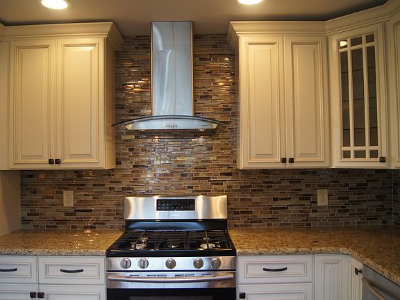 KITCHEN/GAS STOVE