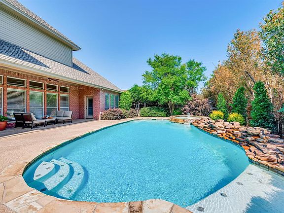2nd image of 3906 Stonehaven Dr
