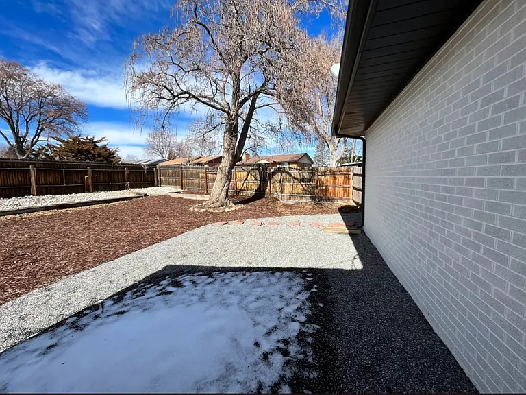 401 Leo Ln #B — Photo 20