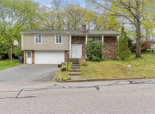 120 Zinnia St, Warwick, RI 02886