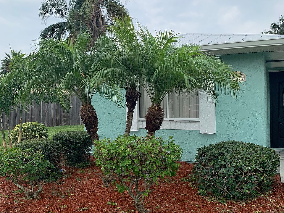 1st image of 1049 SE Bethume Ct