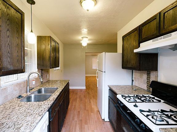 3rd image of 606 E San Juan Ave APT 1