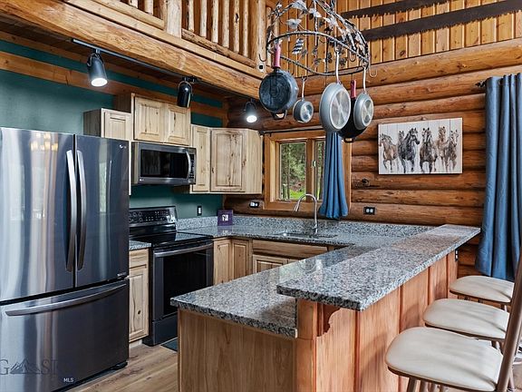 3rd image of 305 Glacier Dr