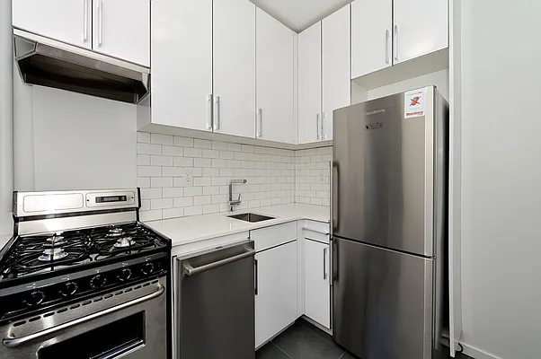 Rented by Aether Property Group | media 32