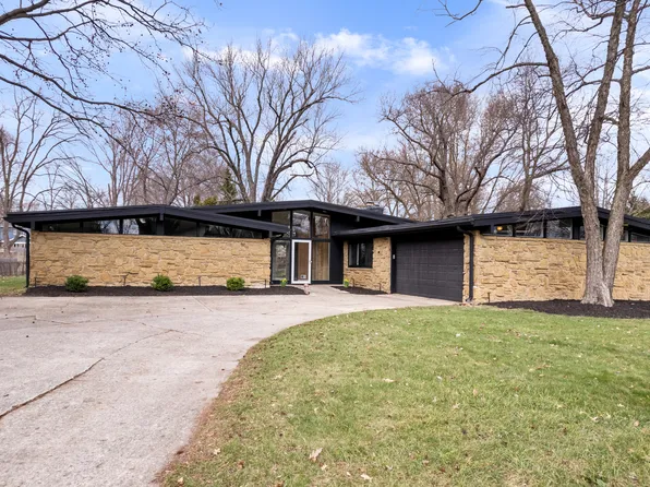 24 Thornhurst Dr, Carmel, IN 46032