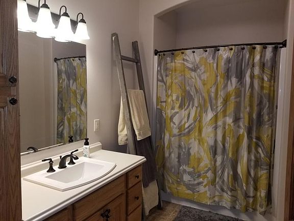 3rd image of 39525 Mallard View Dr