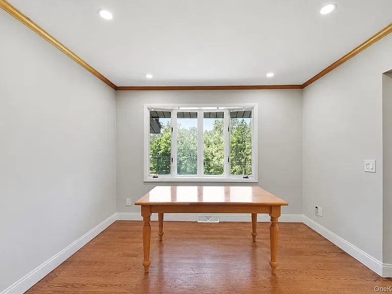 475 N Riverside Rd — Photo 12