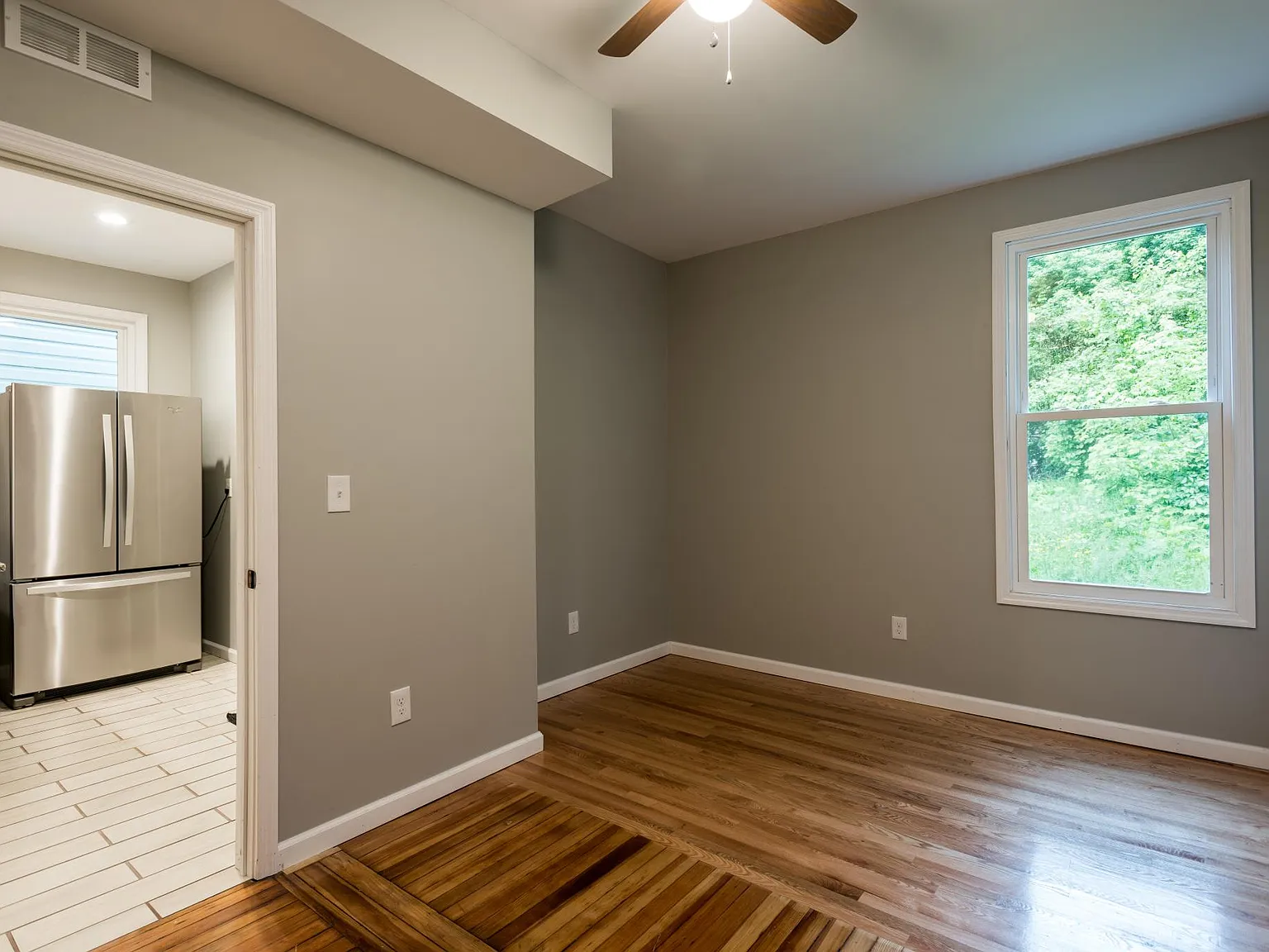 4 bed, 2520 sqft, $2,200 — Photo 3