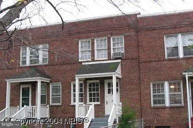 E Nelson Ave