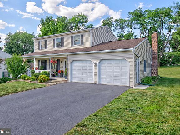 3rd image of 864 Hawthorn Ave