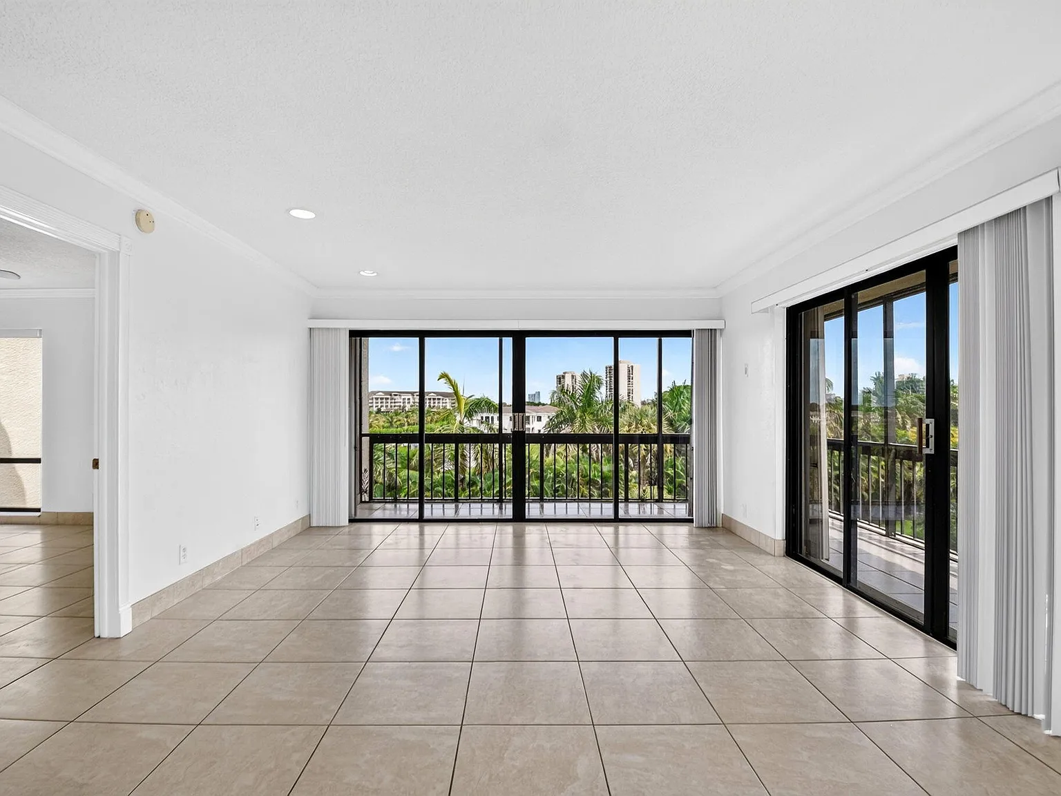 2 bed, 2.0 bath, 1045 sqft, $2,200 — Photo 4