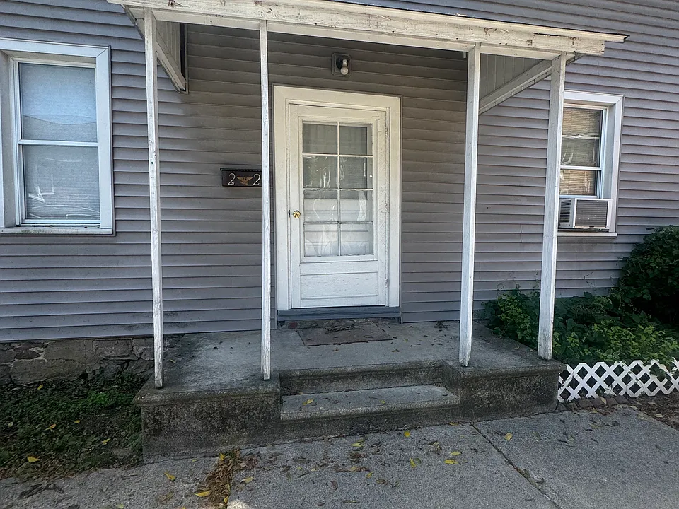 20-22 E Center St