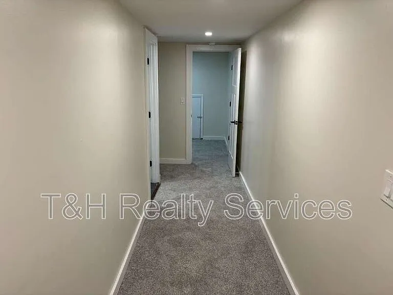 320 W 39th St — Photo 23
