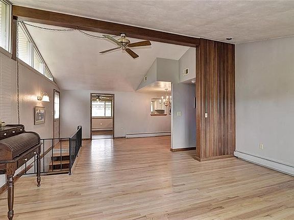 3rd image of 210 Teakwood Dr