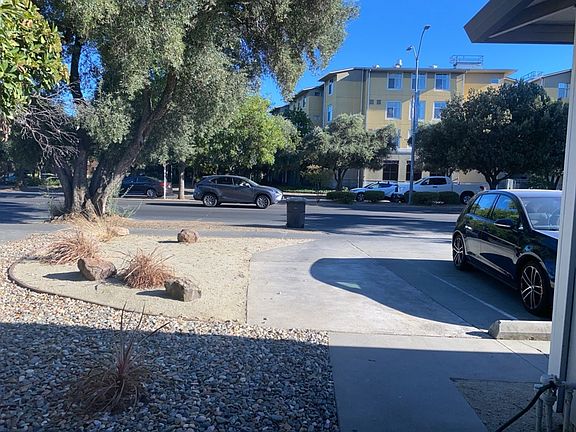 3rd image of 611-613 Russell Blvd #611