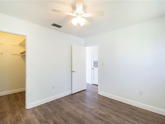2nd image of 859 Courtington Ln #4