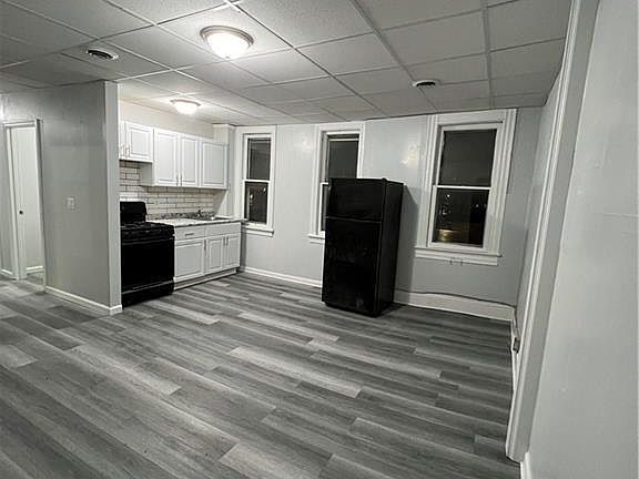 3rd image of 6128 Lausche Ave #2